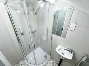 North London Spacious 7- Bedroom house