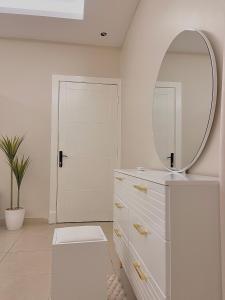 شقة غرفه وصالة الملقا