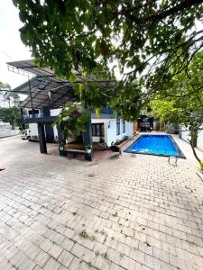 Forest Edge - Begūr