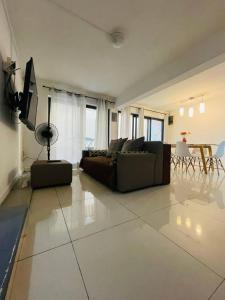 Cozy 3 Bedroom Apt 7mins Walk to Beach - SRC1A2