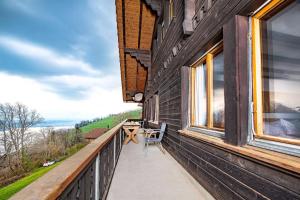 SwissHut Stunning Views Alps Lake - Chalet Antara