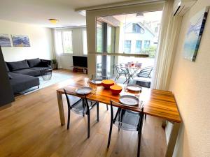 SwissHut Modern 10min Interlaken West Station - Apart. Blume 1