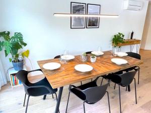 SwissHut Penthouse 10min Interlaken West Station - Apart. Blume 2