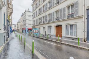 Relax in on Old Art Galery