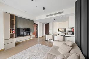 Burj Khalifa & Fountain From Your Balcony Near Dubai Mall & Metro