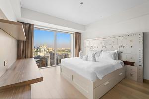 Burj Khalifa & Fountain From Your Balcony Near Dubai Mall & Metro