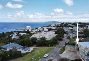 The Salty Whale - 3BD APT - Central Sea Views