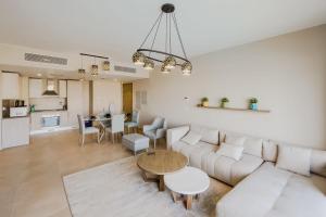 Radiant & Refined 2BDR MangroovyFree Beach & Pool