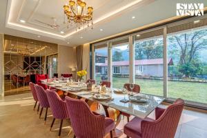 StayVista at The Grand Crest - Presidential Suite