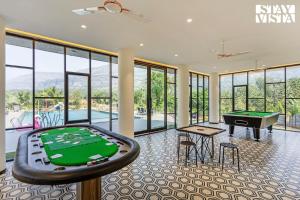 StayVista at The Grand Crest - Presidential Suite