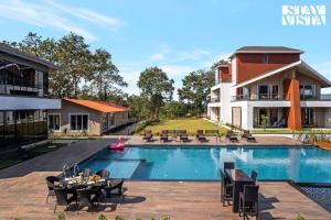 StayVista at The Grand Crest - Presidential Suite