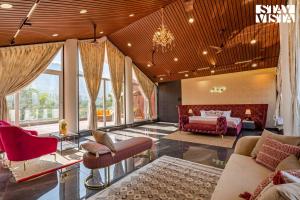 StayVista at The Grand Crest - Presidential Suite