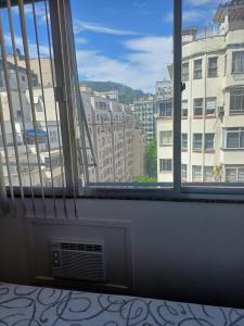 Dois minutos à pé da Praia de Copa, com conforto e praticidade.