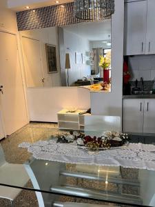 Apartamento a 300m Beira Mar-Meireles! Serviço Diário e Wi-fi 650Mb!