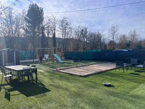 Appartement avec piscine au milieu des vignes