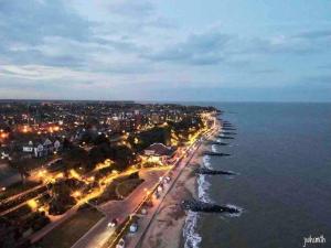 Modern 2 Bedroom Apartment with Sea view