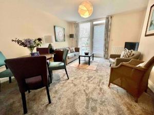 Modern 2 Bedroom Apartment with Sea view