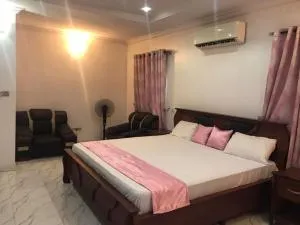 House-Sleeps8-Parking-Jacuzzi - Iseri-Oke