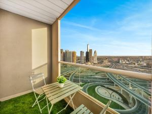 Luxury High Floor Condo in Marina Rooftop Pool