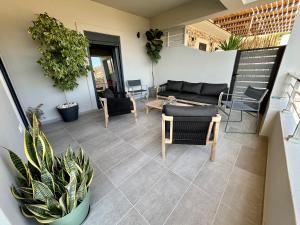 Spacious Maistrali Villa, private pool & garden