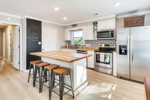 3 Blocks to Beach Access Coastal Carolina Apt