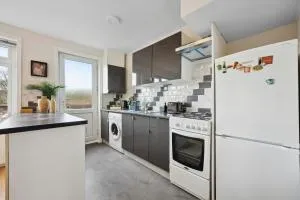 VICHY - Edgware Way 2 bed Modern Apartment - 埃尔斯特里