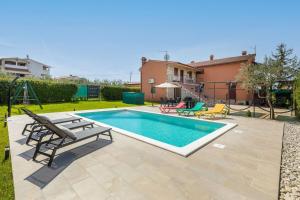 Holiday Home Dori with Private Pool