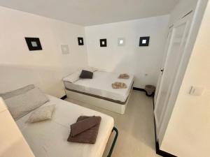 Spacious Ground-Floor Studio Apartment with Large Patio in Bellaluz