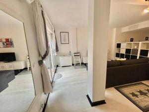 Spacious Ground-Floor Studio Apartment with Large Patio in Bellaluz