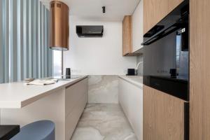 Klimatyzowany Apartament Blisko Parku w Krakowie z 3 Sypialniami, Wanną i Parkingiem by Renters Prestige