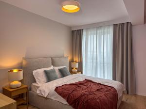 CityScape Blush Pink, Cozy modern apt