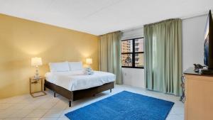 Relaxing Ocean Condo Steps from the Beach