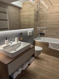 CityScape Blush Pink, Cozy modern apt