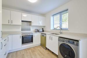 Host & Stay - Aronora Guest House