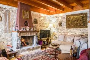 Kleitor Stone Villa-Peloponnese Getaway - Dhímitra