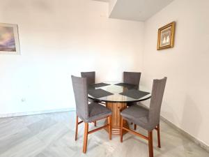 Carihuela en primera linea de playa con vistas y garaje! C