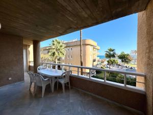 Carihuela en primera linea de playa con vistas y garaje! C