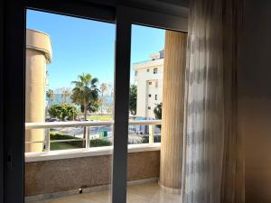 Carihuela en primera linea de playa con vistas y garaje! C