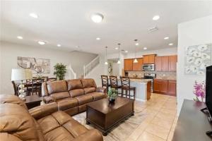Charming 5BD Townhome w Pool near Disney 2014
