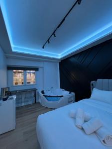 Platinum Jacuzzi Tsakalof 17 by Zeussuites