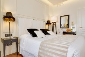 Camera Matrimoniale - Via Capo d'Africa 26/Via San Giovanni in Laterano 250