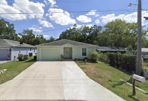 3Bed & 2Bath Property Couple minutes from Siesta Key Beach & Downtown Sarasota