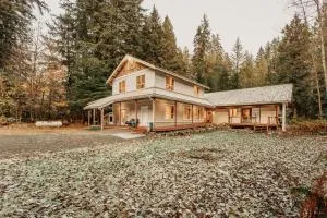 Welcome to The Baker House Retreat - The Ranch House and The Bunk House - Maple Falls