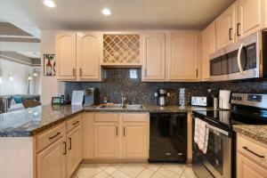 2BR Mexico Retreat Pool & Views