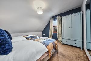 Season cottages by Escape Ordinary