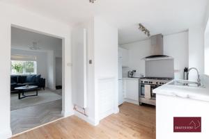 3 Bedroom House in Bracknell with garden