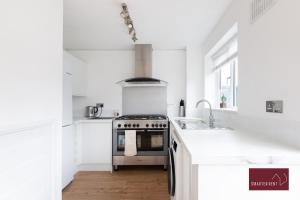 3 Bedroom House in Bracknell with garden