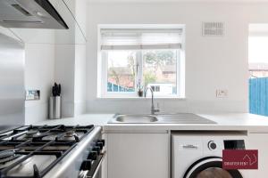 3 Bedroom House in Bracknell with garden