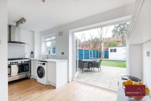 3 Bedroom House in Bracknell with garden