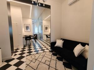 Black and White Apartment in Milan downtown with AC, Wifi and Subway M1 M2 Airoport connected, Central Station